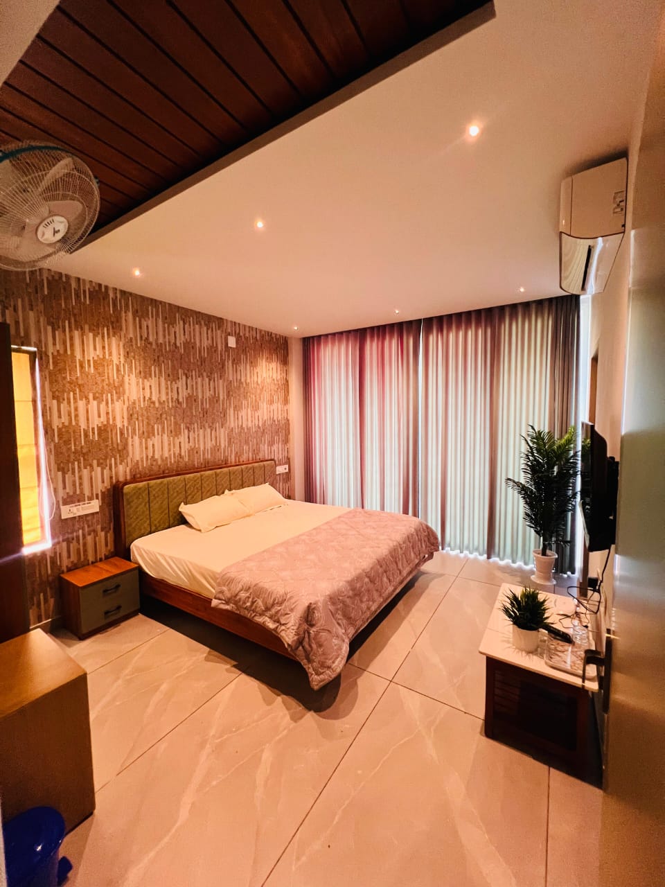 Room Detail at Coral Vista Inn